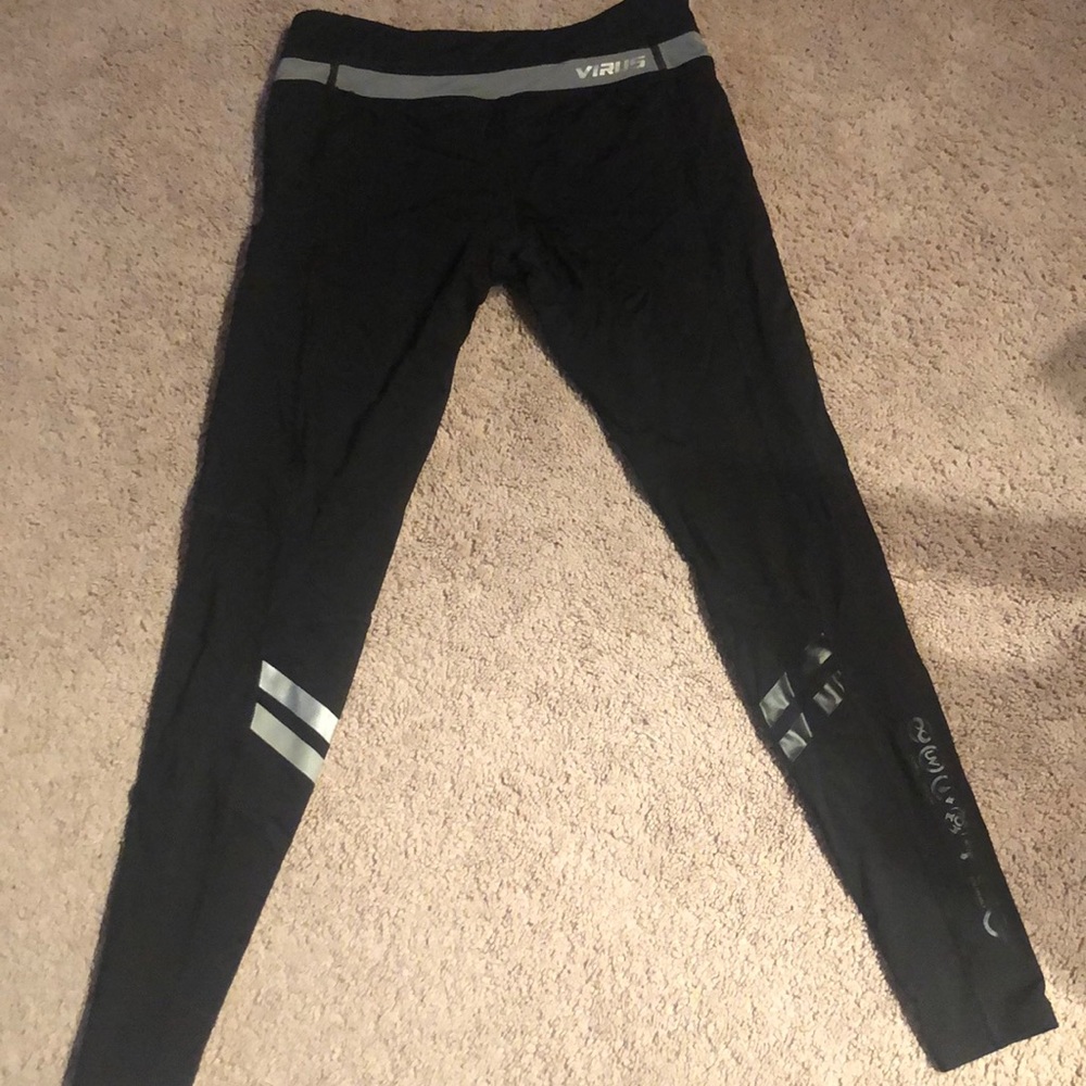 Small black virus leggings